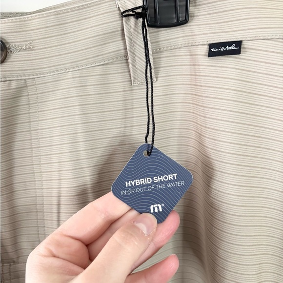 Travis Mathew tan patterned golf shorts performance lightweight size 40 new - Picture 2 of 7